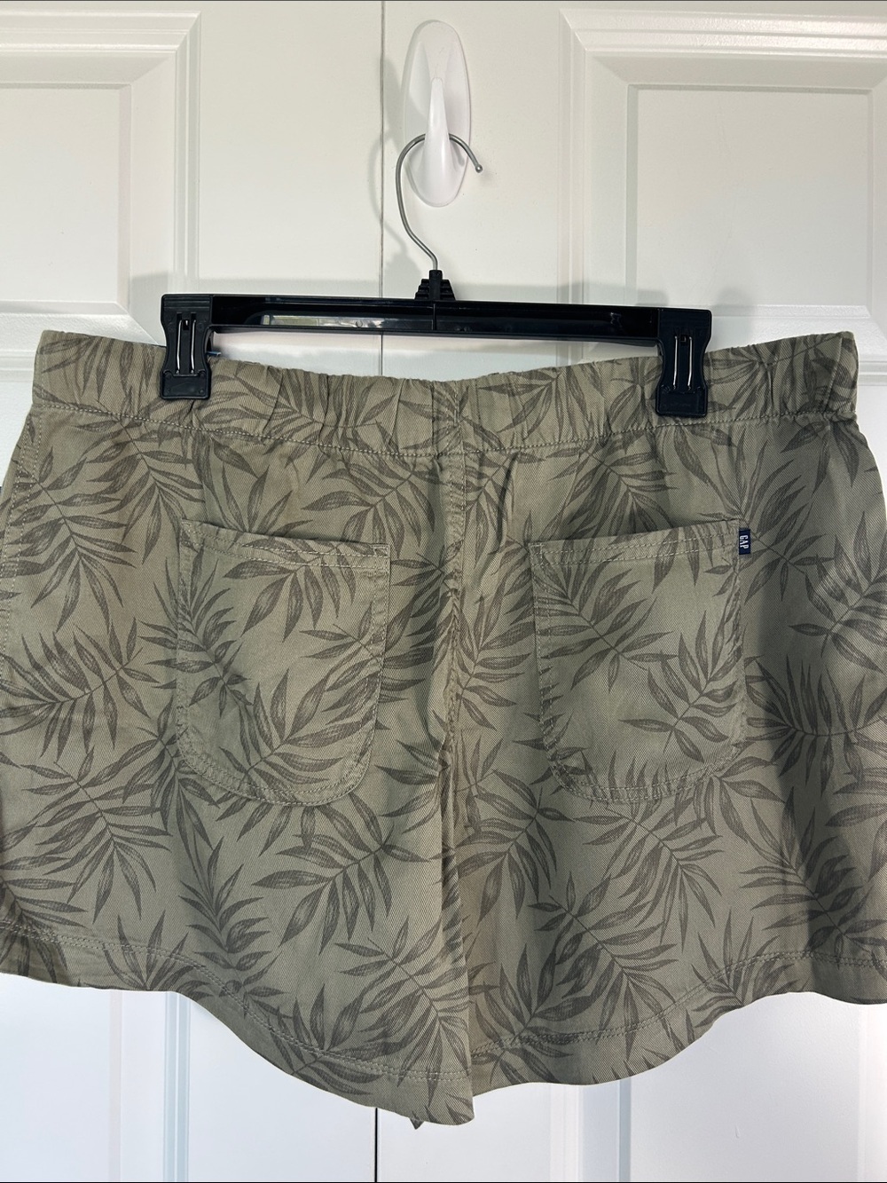 GAP Olive Leaf Print Drawstring Shorts - Picture 5 of 8